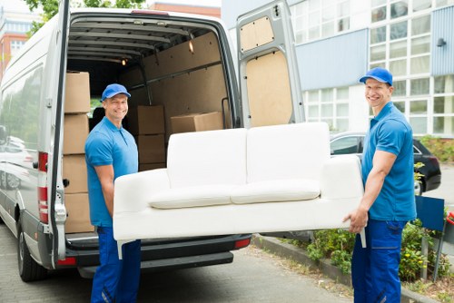 Moving truck in Coulsdon for local home relocation
