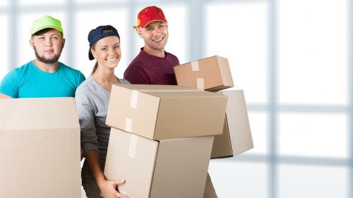 Flexible Coulsdon moving service handling heavy items and boxes