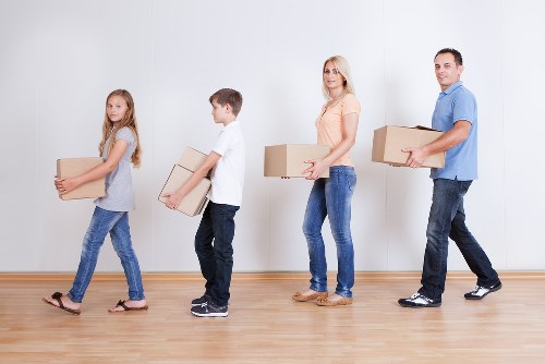 Apartment move support with packing and unpacking services in Coulsdon